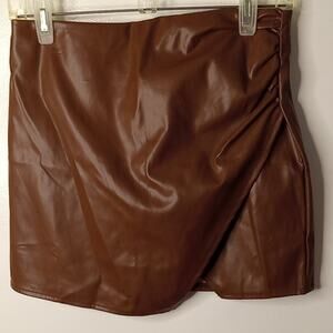 NWT Fashion on Earth Women's Small Faux Leather Skirt. Party, Fun, Classic